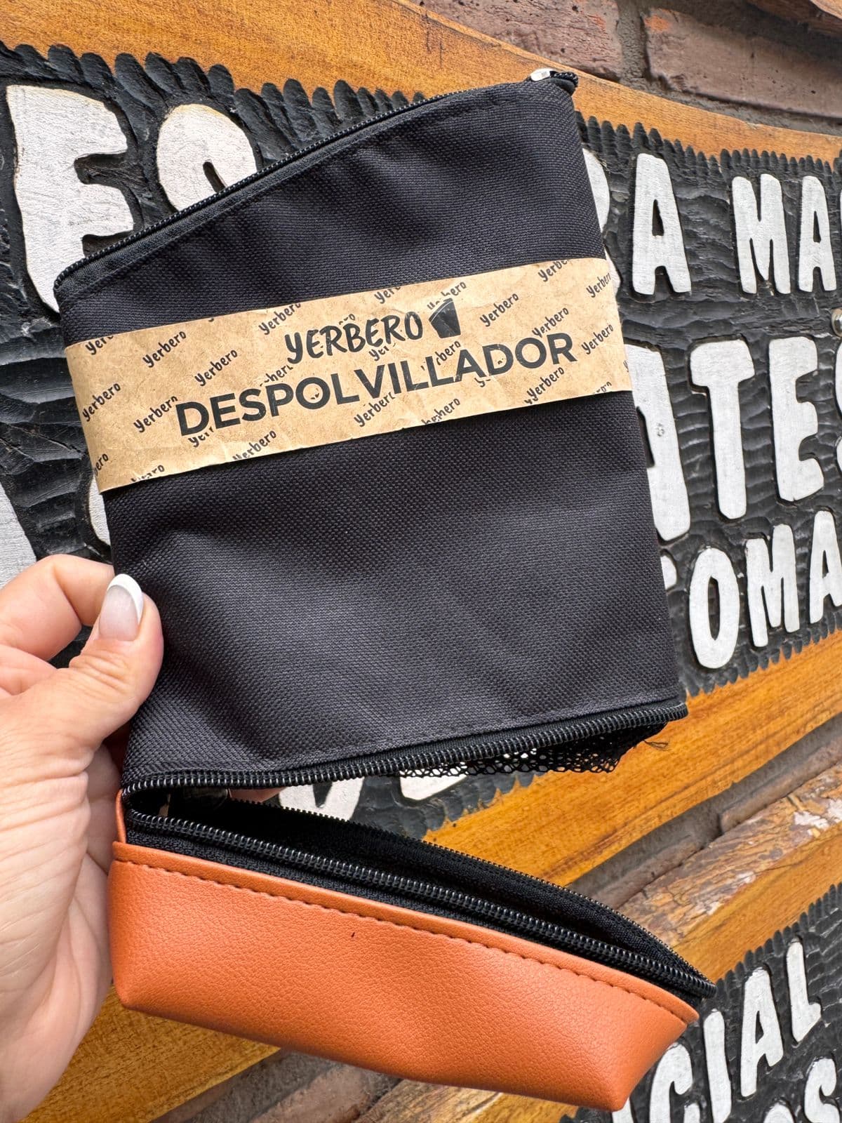 Yerbero Loren con Despolvillador