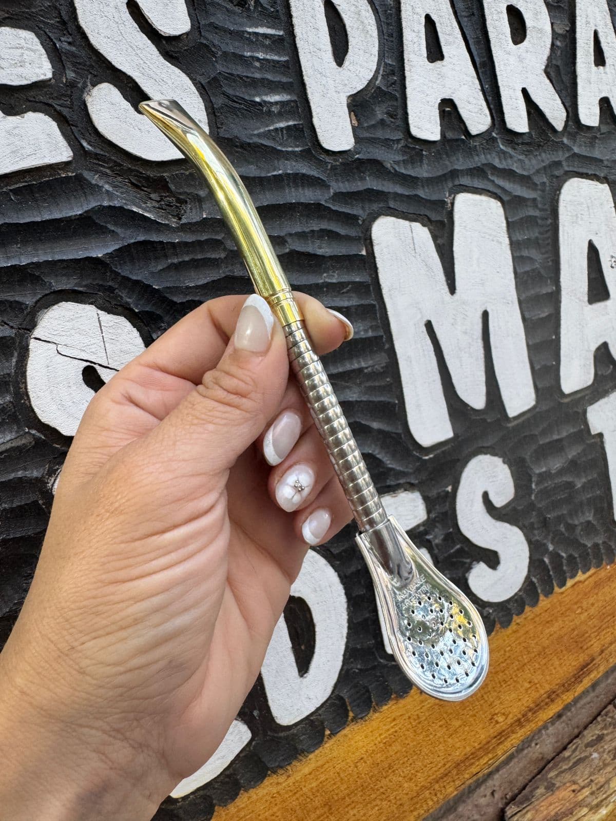 Bombilla pico de loro acero torneado con detalle dorado